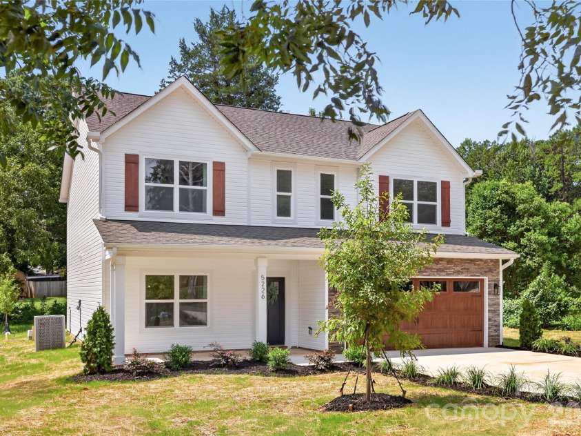 5226 Hickory Lane, Charlotte, NC 28216.  MLS# CAR4411898, YatesRealty ID 44331. 