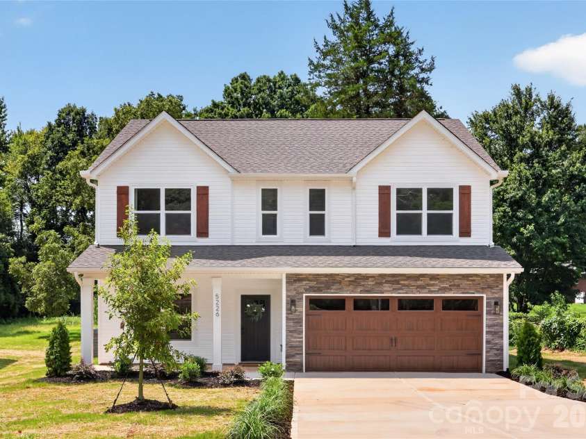 5226 Hickory Lane, Charlotte, NC 28216.  MLS# CAR4411898, YatesRealty ID 44331. 