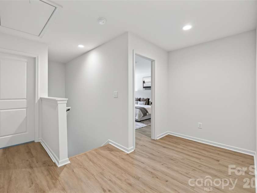 5226 Hickory Lane, Charlotte, NC 28216.  MLS# CAR4411898, YatesRealty ID 44331. 