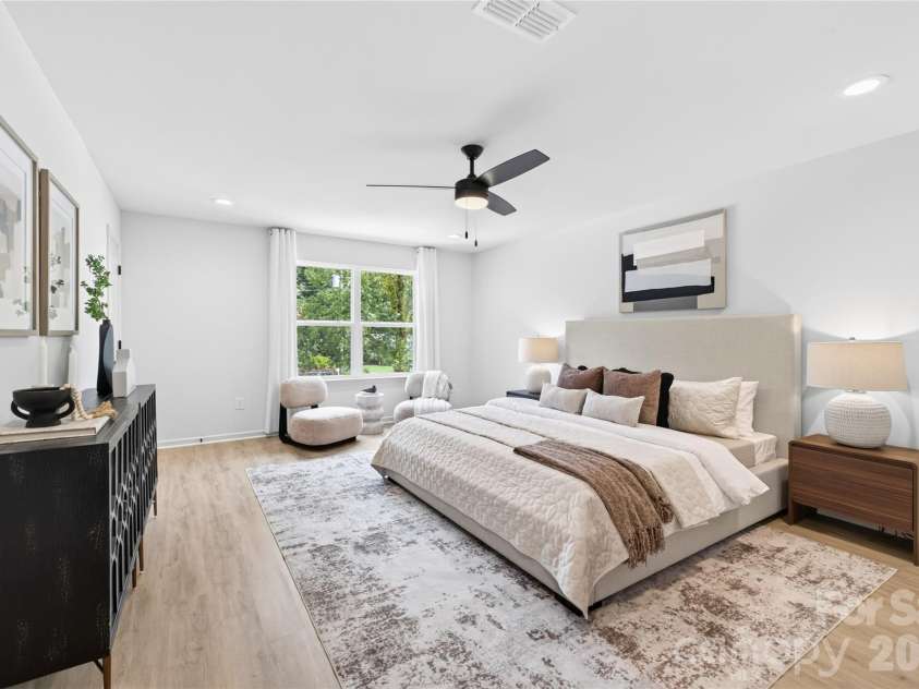 5226 Hickory Lane, Charlotte, NC 28216.  MLS# CAR4411898, YatesRealty ID 44331. 