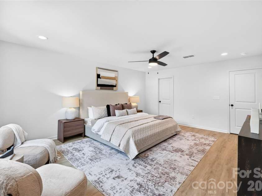 5226 Hickory Lane, Charlotte, NC 28216.  MLS# CAR4411898, YatesRealty ID 44331. 