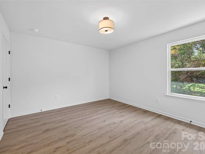 5226 Hickory Lane, Charlotte, NC 28216.  MLS# CAR4411898, YatesRealty ID 44331. 
