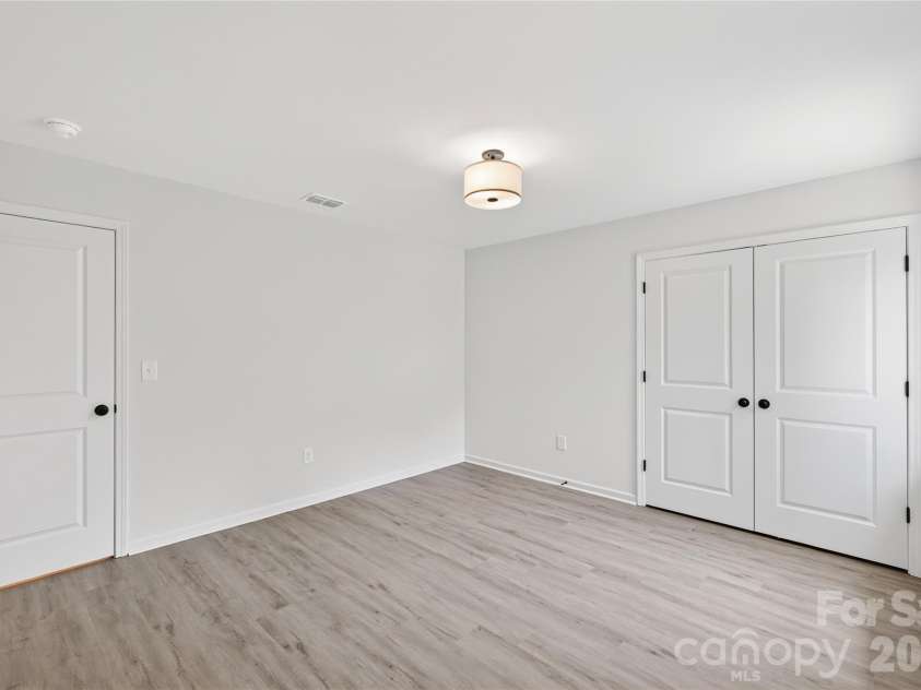 5226 Hickory Lane, Charlotte, NC 28216.  MLS# CAR4411898, YatesRealty ID 44331. 