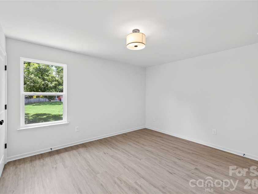 5226 Hickory Lane, Charlotte, NC 28216.  MLS# CAR4411898, YatesRealty ID 44331. 