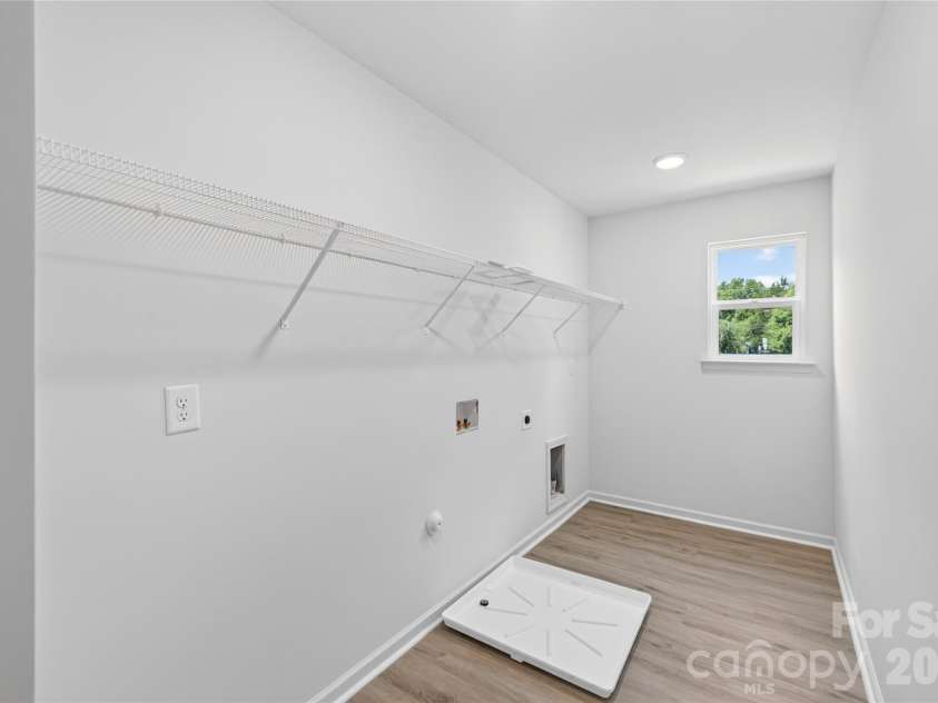 5226 Hickory Lane, Charlotte, NC 28216.  MLS# CAR4411898, YatesRealty ID 44331. 