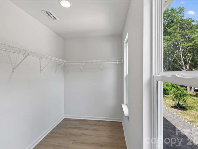 5226 Hickory Lane, Charlotte, NC 28216.  MLS# CAR4411898, YatesRealty ID 44331. 