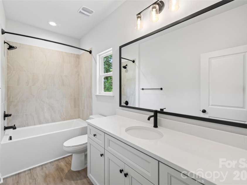 5226 Hickory Lane, Charlotte, NC 28216.  MLS# CAR4411898, YatesRealty ID 44331. 