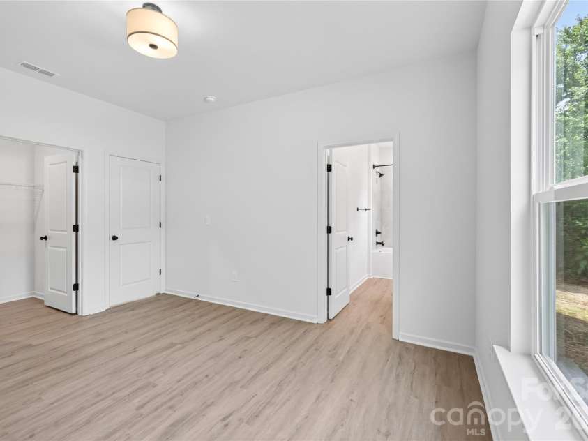 5226 Hickory Lane, Charlotte, NC 28216.  MLS# CAR4411898, YatesRealty ID 44331. 