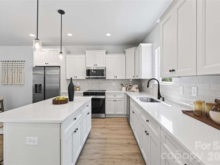5226 Hickory Lane, Charlotte, NC 28216.  MLS# CAR4411898, YatesRealty ID 44331. 