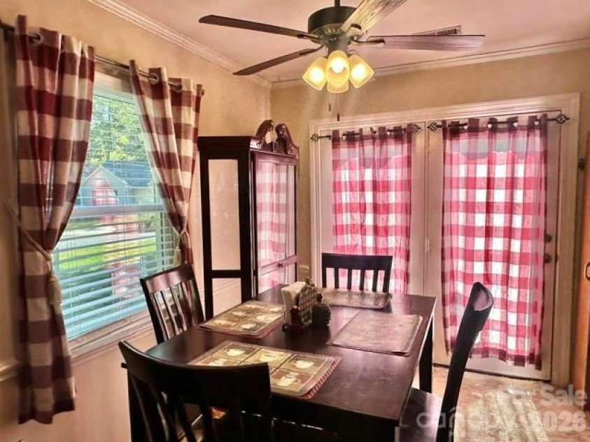 6042 Crape Myrtle Lane, Charlotte, NC 28216.  MLS# CAR4386655, YatesRealty ID 44334. Dining Area