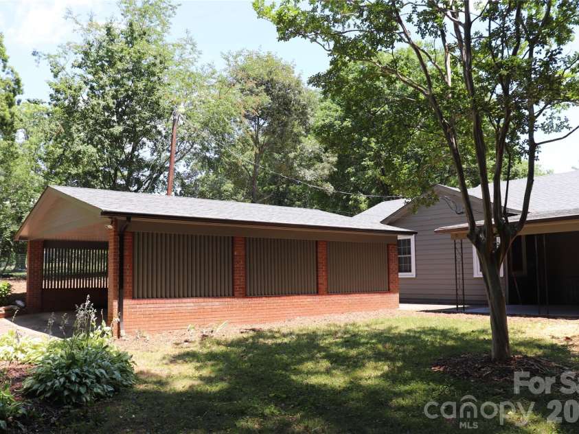 415 High Circle, Lenoir, NC 28645.  MLS# CAR4394665, YatesRealty ID 44335. 