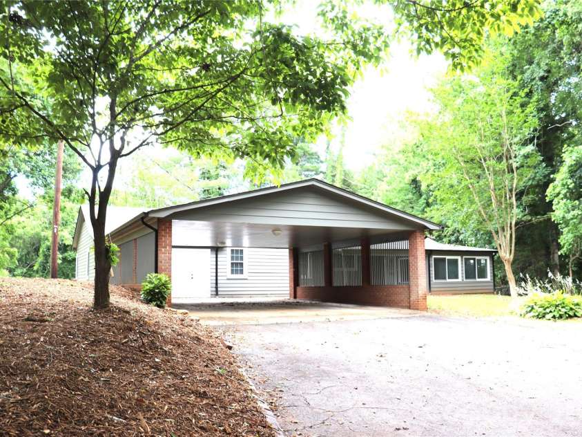 415 High Circle, Lenoir, NC 28645.  MLS# CAR4394665, YatesRealty ID 44335. 
