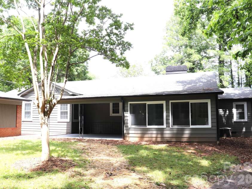 415 High Circle, Lenoir, NC 28645.  MLS# CAR4394665, YatesRealty ID 44335. 