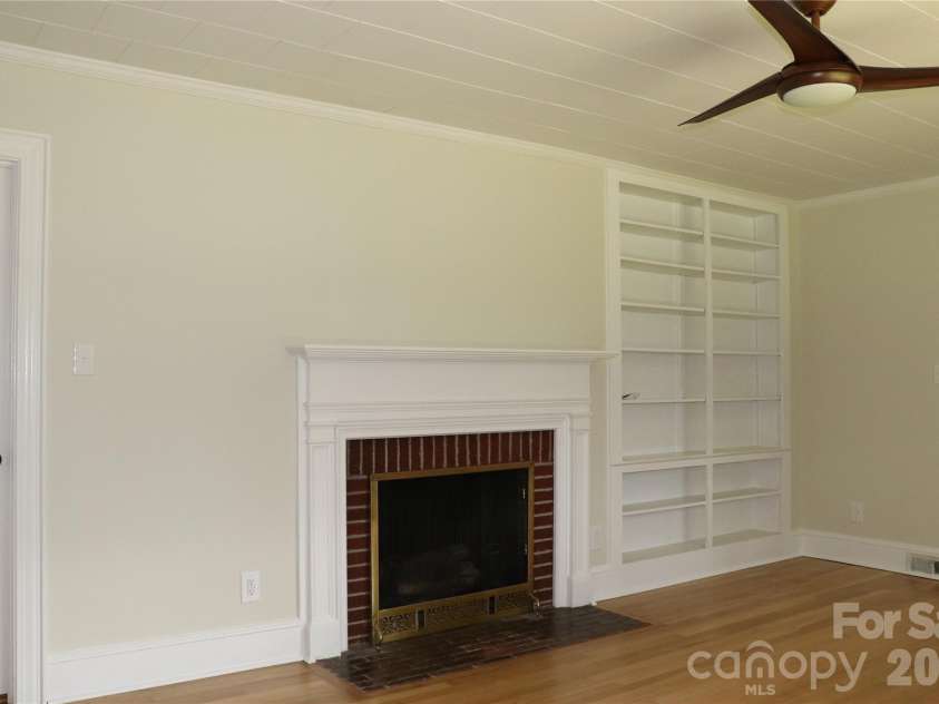 415 High Circle, Lenoir, NC 28645.  MLS# CAR4394665, YatesRealty ID 44335. 