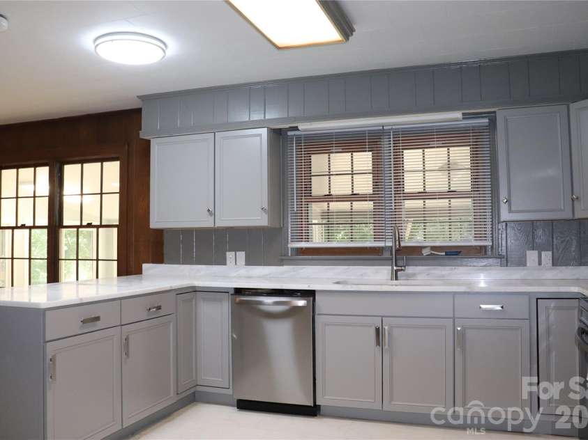 415 High Circle, Lenoir, NC 28645.  MLS# CAR4394665, YatesRealty ID 44335. 