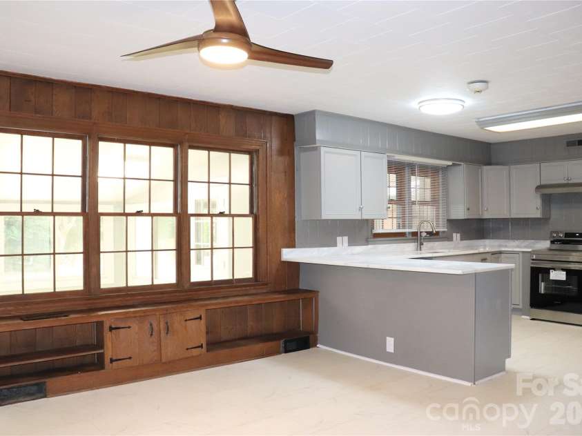415 High Circle, Lenoir, NC 28645.  MLS# CAR4394665, YatesRealty ID 44335. 