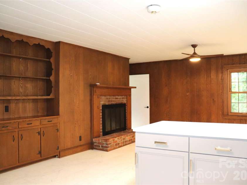 415 High Circle, Lenoir, NC 28645.  MLS# CAR4394665, YatesRealty ID 44335. 