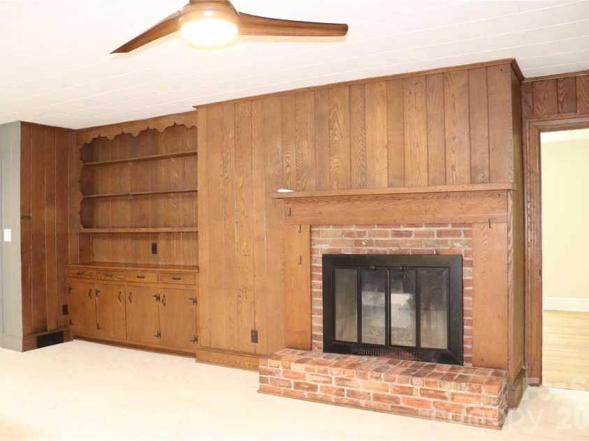415 High Circle, Lenoir, NC 28645.  MLS# CAR4394665, YatesRealty ID 44335. 
