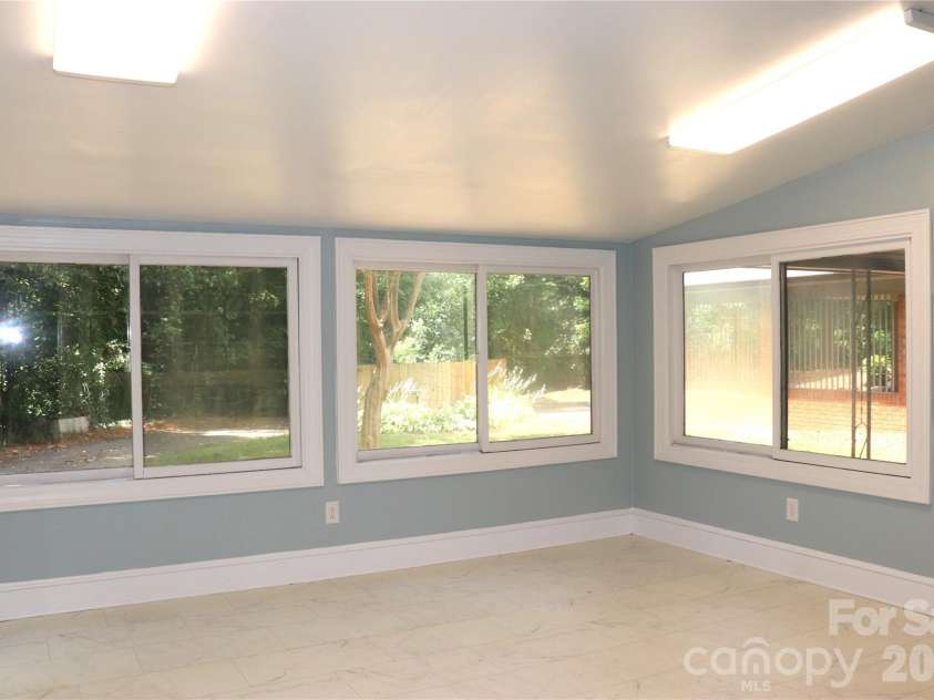 415 High Circle, Lenoir, NC 28645.  MLS# CAR4394665, YatesRealty ID 44335. 