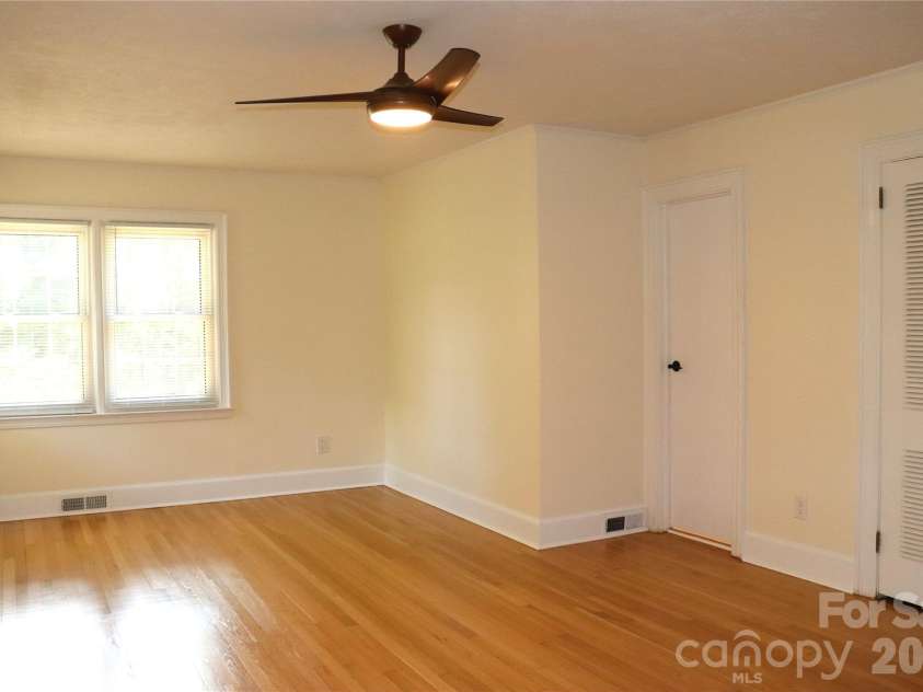 415 High Circle, Lenoir, NC 28645.  MLS# CAR4394665, YatesRealty ID 44335. 