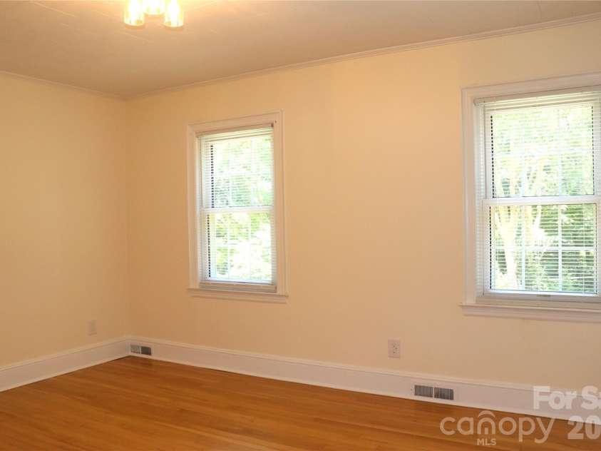 415 High Circle, Lenoir, NC 28645.  MLS# CAR4394665, YatesRealty ID 44335. 