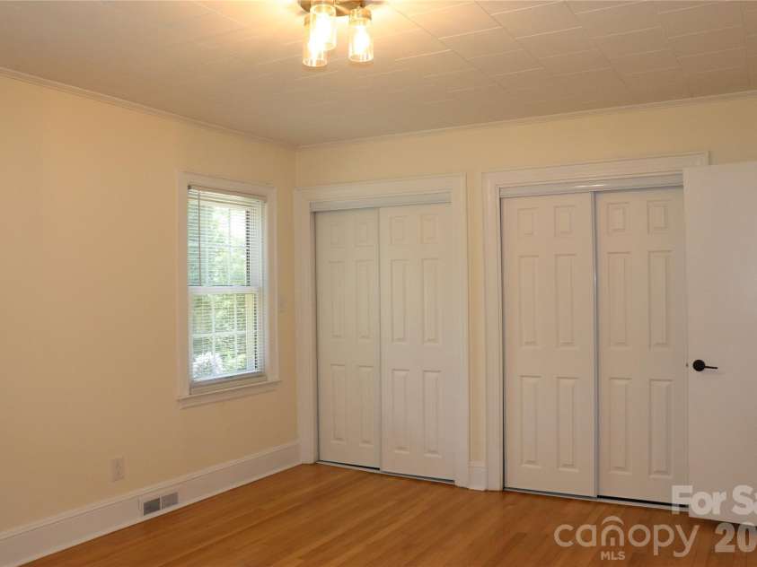 415 High Circle, Lenoir, NC 28645.  MLS# CAR4394665, YatesRealty ID 44335. 