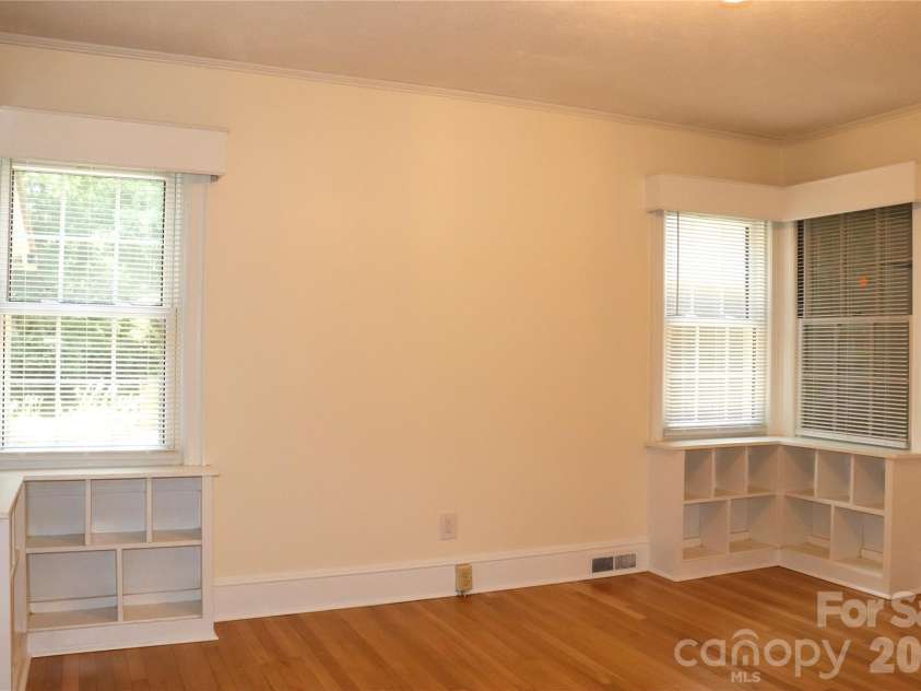 415 High Circle, Lenoir, NC 28645.  MLS# CAR4394665, YatesRealty ID 44335. 