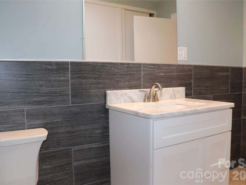 415 High Circle, Lenoir, NC 28645.  MLS# CAR4394665, YatesRealty ID 44335. 