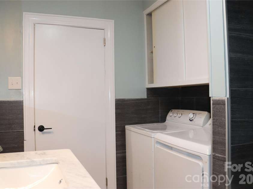415 High Circle, Lenoir, NC 28645.  MLS# CAR4394665, YatesRealty ID 44335. 