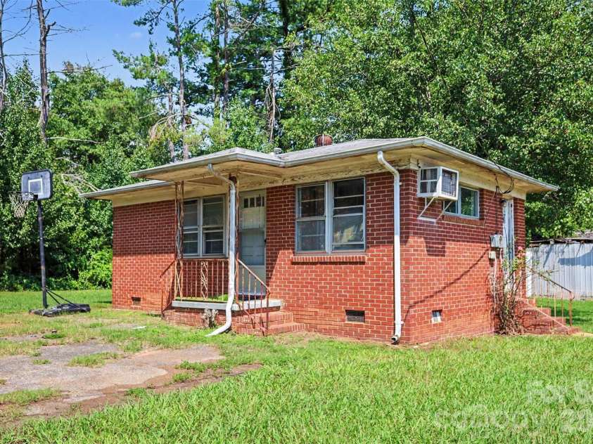 104 Beaver Dam Drive, Shelby, NC 28150.  MLS# CAR4410695, YatesRealty ID 44336. The building has a half bath, front, side, and back doors, and large storage closet. SOLD AS IS.