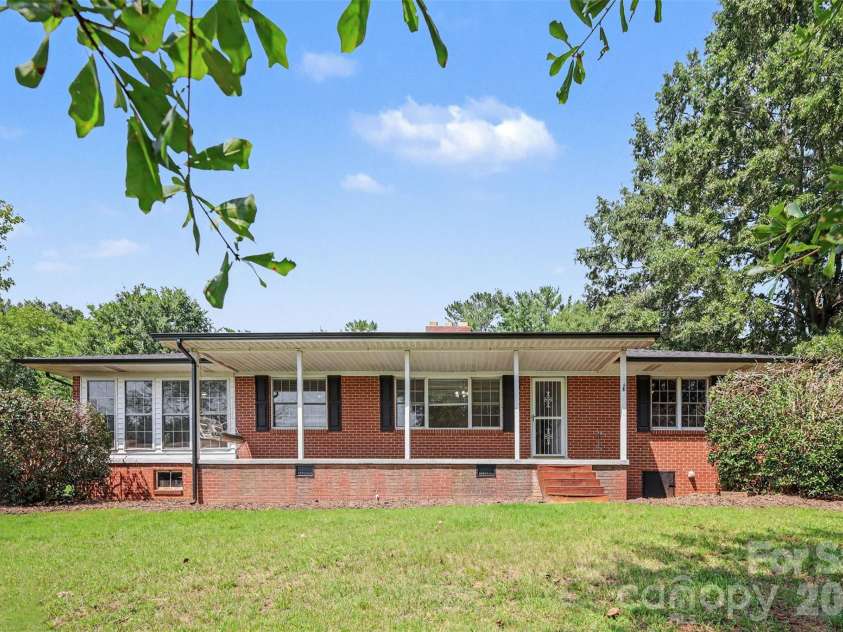 104 Beaver Dam Drive, Shelby, NC 28150.  MLS# CAR4410695, YatesRealty ID 44336. Well-maintained brick ranch!