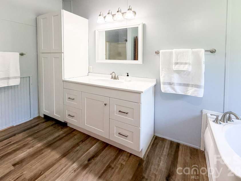 5191 US Highway 601 Highway, Mocksville, NC 27028.  MLS# CAR4414708, YatesRealty ID 44337. Primary ensuite bath