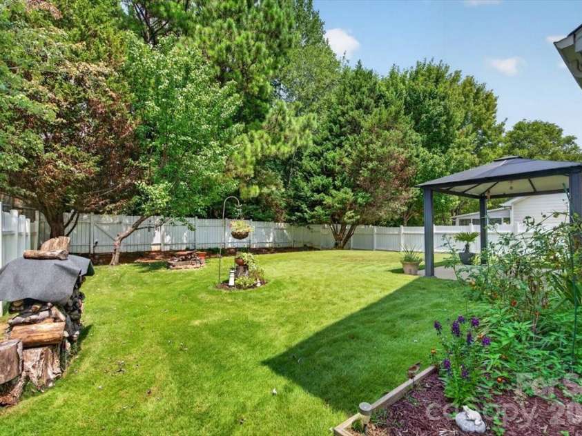 691 Goldflower Drive, Rock Hill, SC 29732.  MLS# CAR4408192, YatesRealty ID 44338. Fenced backyard