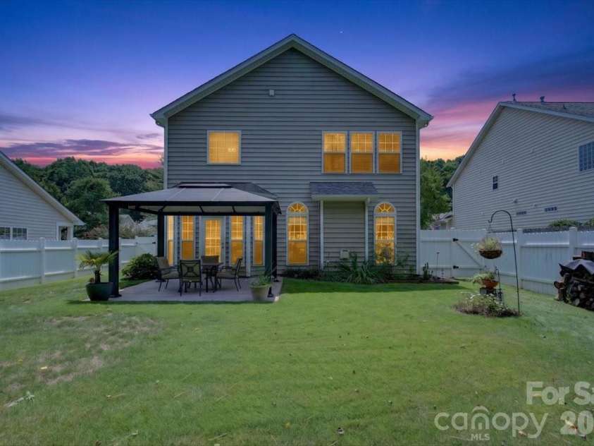 691 Goldflower Drive, Rock Hill, SC 29732.  MLS# CAR4408192, YatesRealty ID 44338. Looks pretty at night