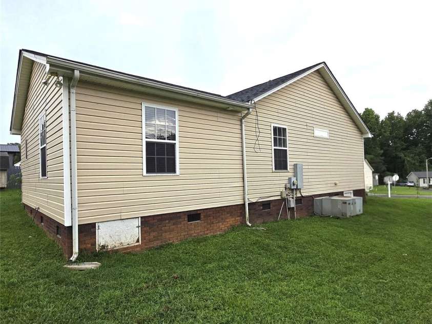 110 Mill Creek Drive, Kings Mountain, NC 28086.  MLS# CAR4414660, YatesRealty ID 44339. Side