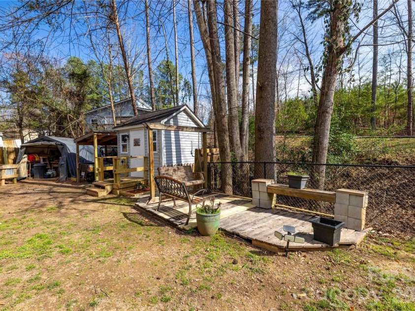 102 Deer Park Road, Mount Gilead, NC 27306.  MLS# CAR4357095, YatesRealty ID 4434. 
