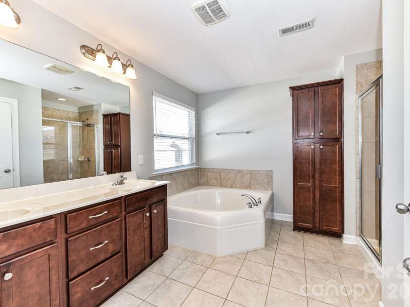 4316 Hubbard Road, Charlotte, NC 28269.  MLS# CAR4414368, YatesRealty ID 44340. 