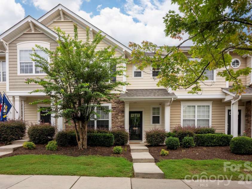 8008 Willow Branch Drive, Waxhaw, NC 28173.  MLS# CAR4414618, YatesRealty ID 44343. 
