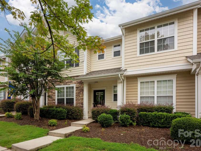 8008 Willow Branch Drive, Waxhaw, NC 28173.  MLS# CAR4414618, YatesRealty ID 44343. 