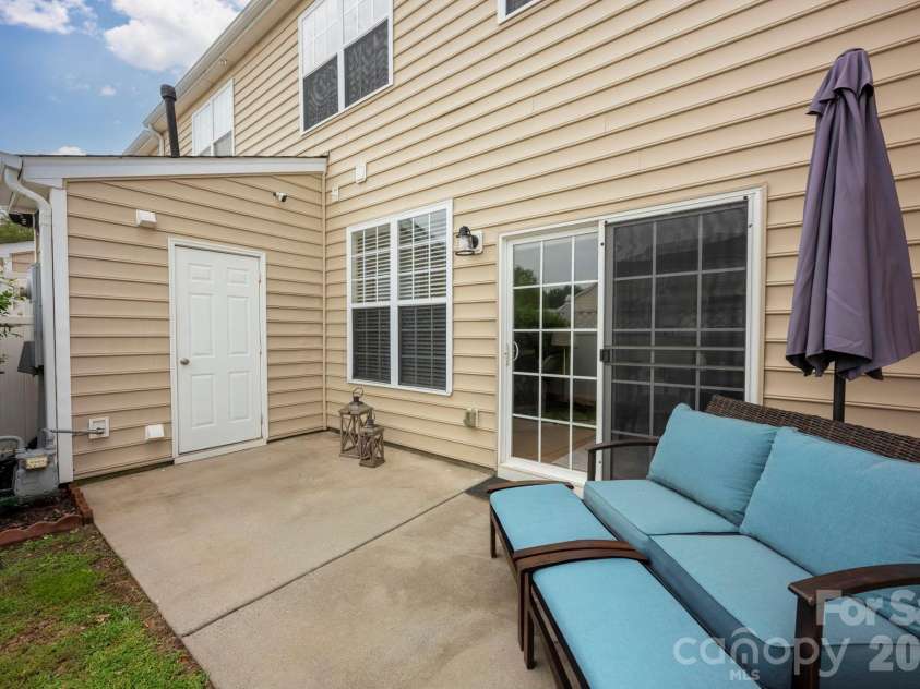 8008 Willow Branch Drive, Waxhaw, NC 28173.  MLS# CAR4414618, YatesRealty ID 44343. 