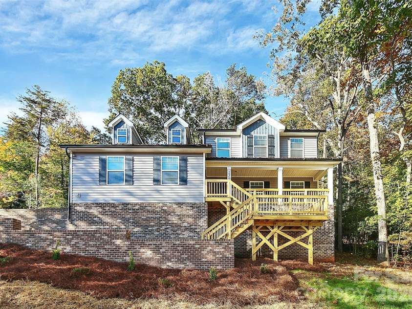 2595 Henry Falls Drive, Hickory, NC 28602.  MLS# CAR4413299, YatesRealty ID 44345. 