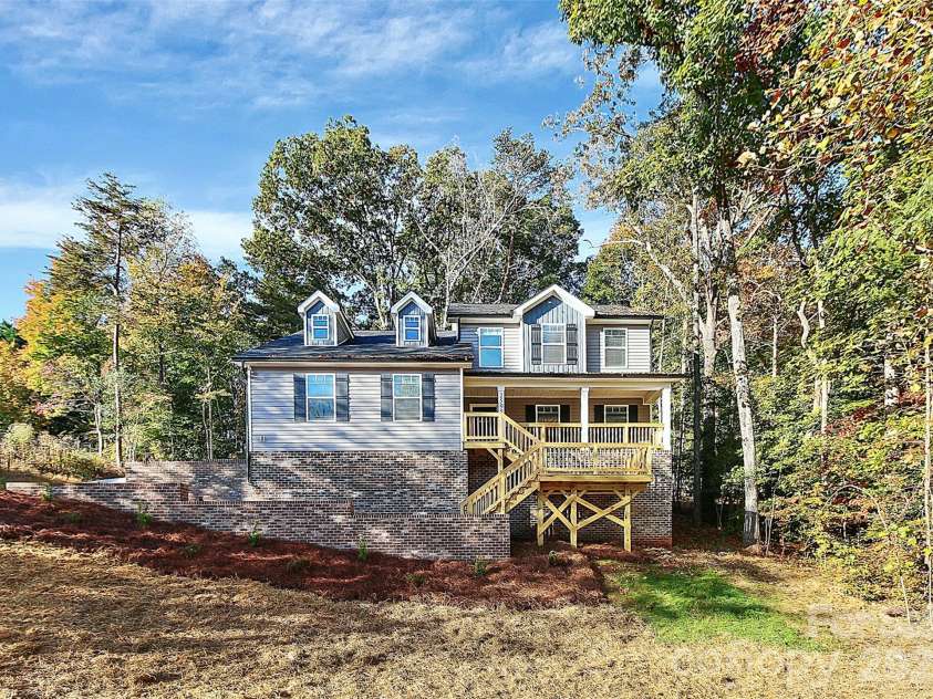 2595 Henry Falls Drive, Hickory, NC 28602.  MLS# CAR4413299, YatesRealty ID 44345. 
