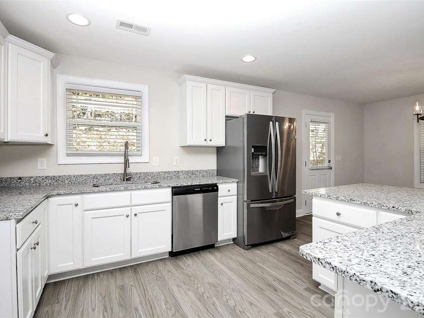 2595 Henry Falls Drive, Hickory, NC 28602.  MLS# CAR4413299, YatesRealty ID 44345. 