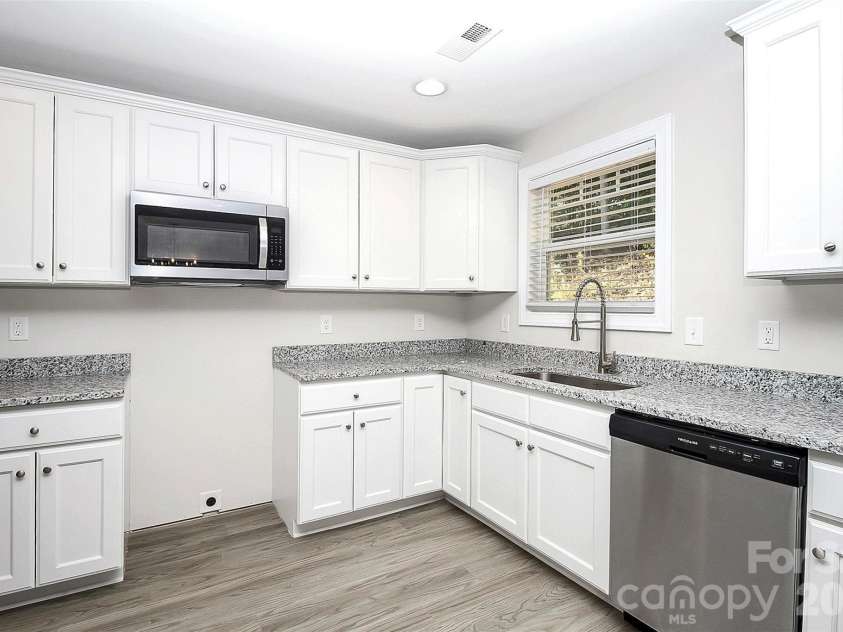 2595 Henry Falls Drive, Hickory, NC 28602.  MLS# CAR4413299, YatesRealty ID 44345. 