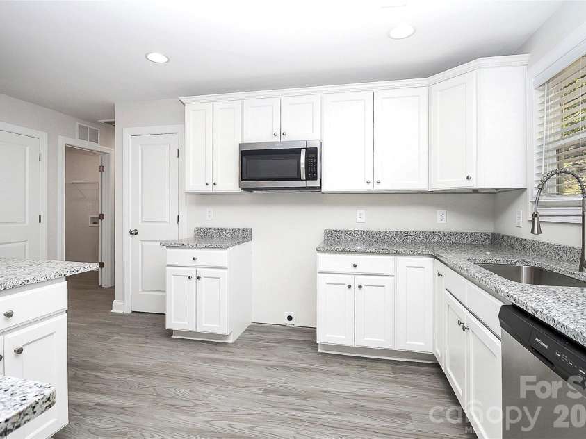 2595 Henry Falls Drive, Hickory, NC 28602.  MLS# CAR4413299, YatesRealty ID 44345. 