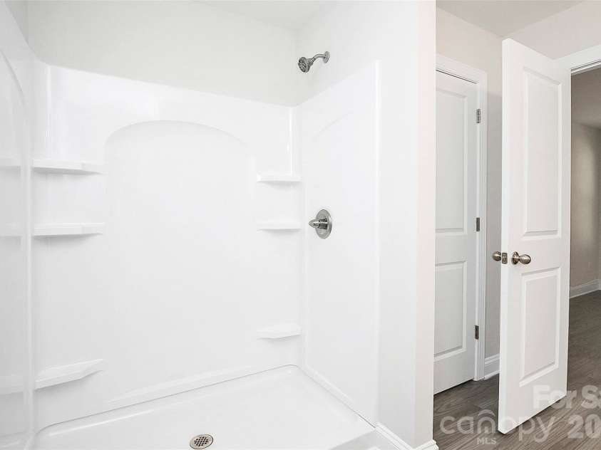 2595 Henry Falls Drive, Hickory, NC 28602.  MLS# CAR4413299, YatesRealty ID 44345. 