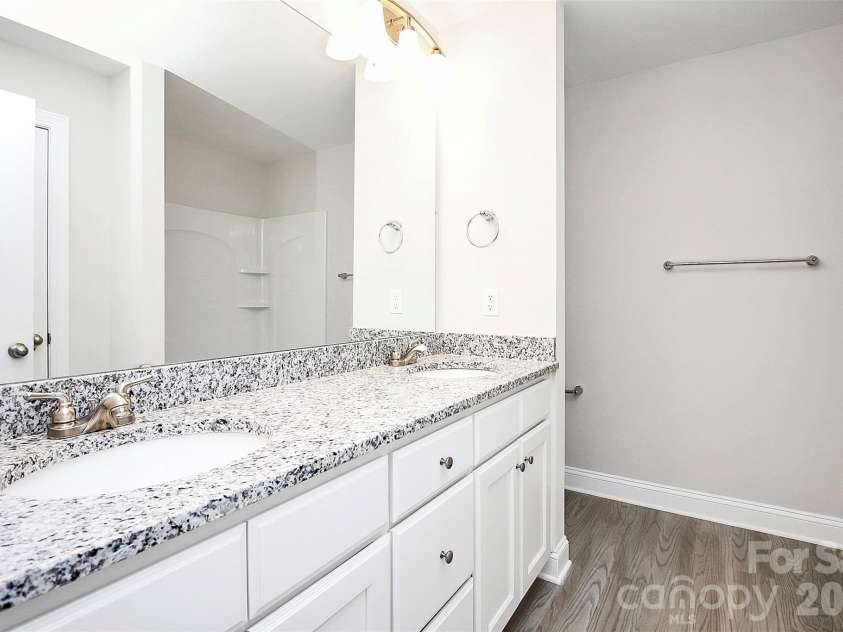2595 Henry Falls Drive, Hickory, NC 28602.  MLS# CAR4413299, YatesRealty ID 44345. 