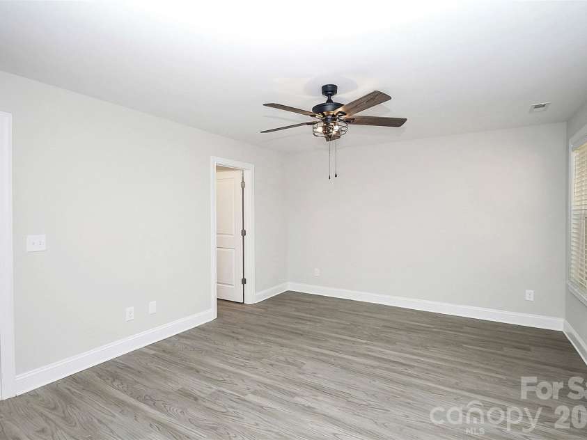 2595 Henry Falls Drive, Hickory, NC 28602.  MLS# CAR4413299, YatesRealty ID 44345. 