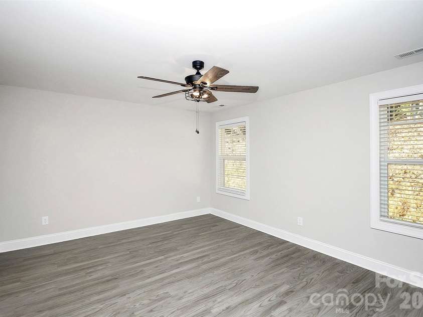 2595 Henry Falls Drive, Hickory, NC 28602.  MLS# CAR4413299, YatesRealty ID 44345. 