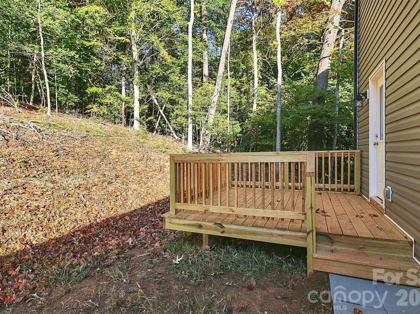 2595 Henry Falls Drive, Hickory, NC 28602.  MLS# CAR4413299, YatesRealty ID 44345. 